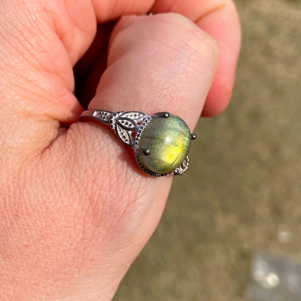 Fashion ring